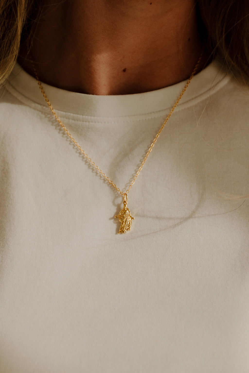 Christus Necklace - Gold 1.5 mm
