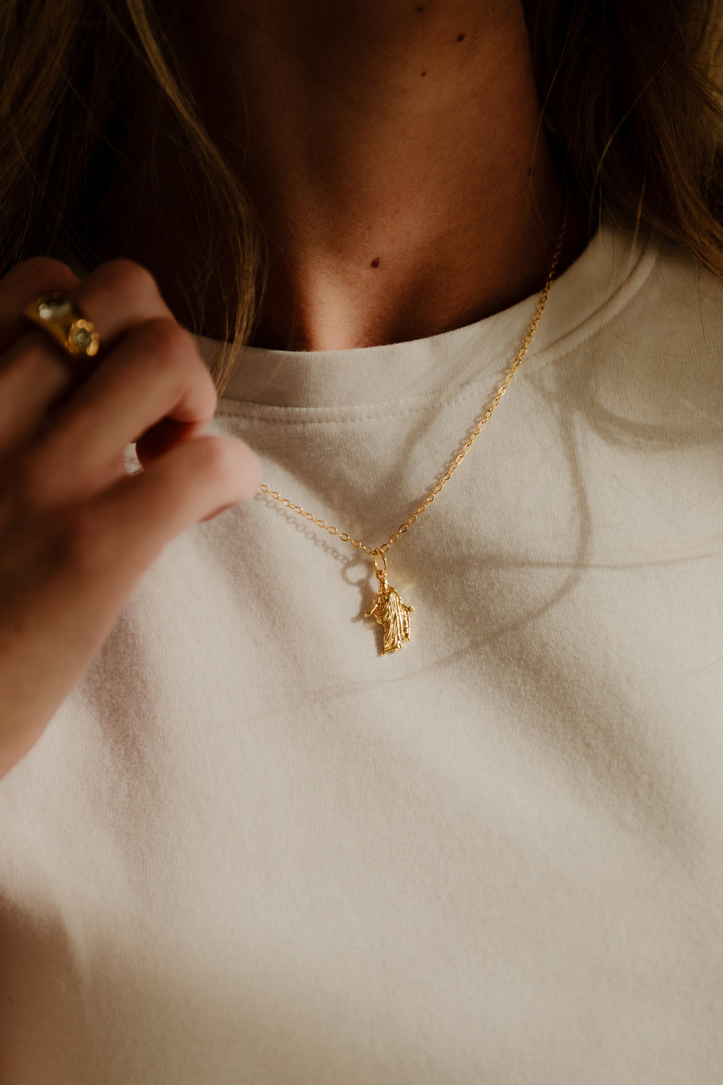 Christus Necklace - Gold 1.5 mm